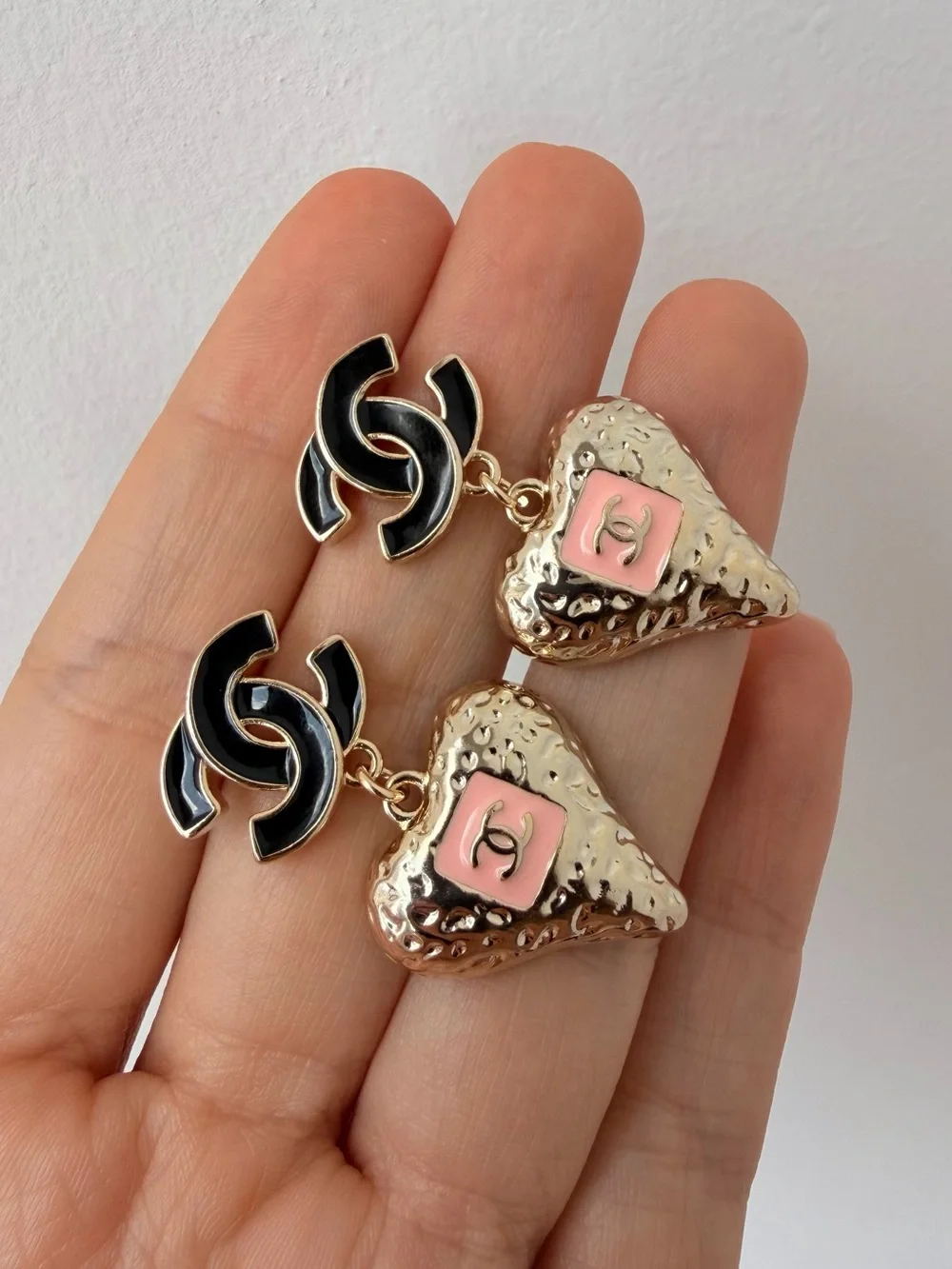 🖤Chanel Black & Pink Heart Drop Earrings💗